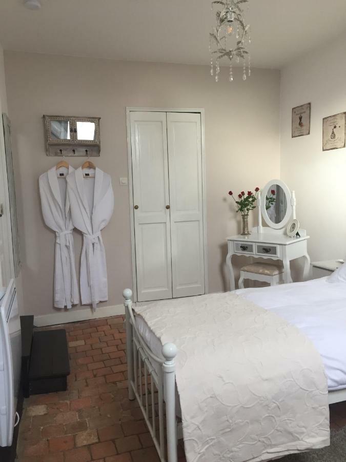 No 3 Route De Lingramiere Bed & Breakfast La Ferte-Mace Luaran gambar